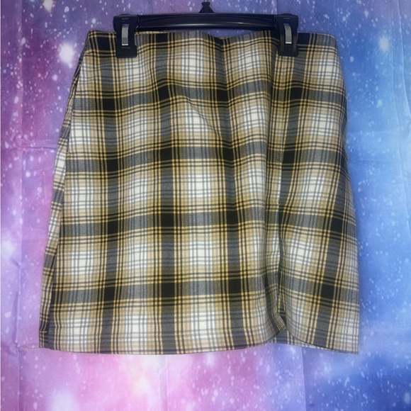Urban Outfitters Dresses & Skirts - Urban outfitters plaid skirt 🛍